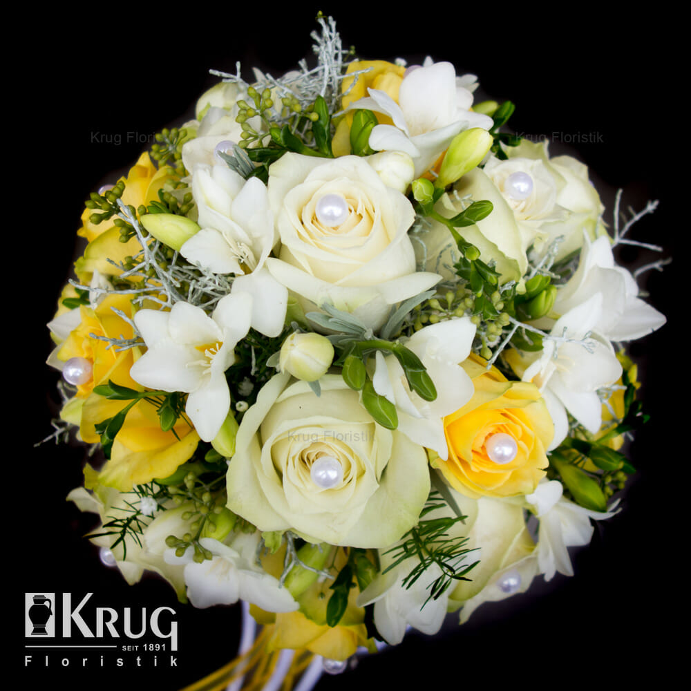 Brautstrauß sommerlich in weiß-gelb mit Rosen und Freesien