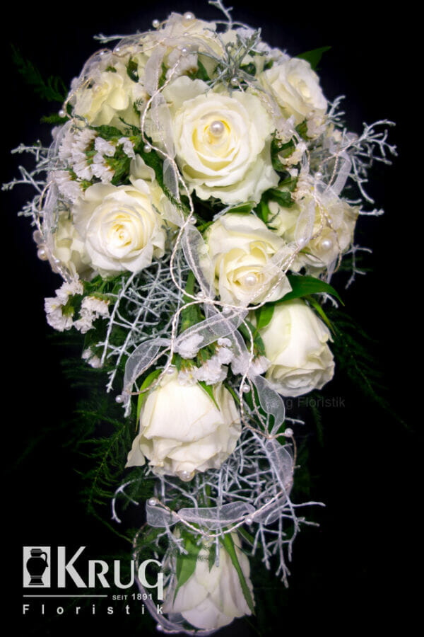 weißer Tropfen-Brautstrauß mit Rosen, Schleierkraut, Calocephalus