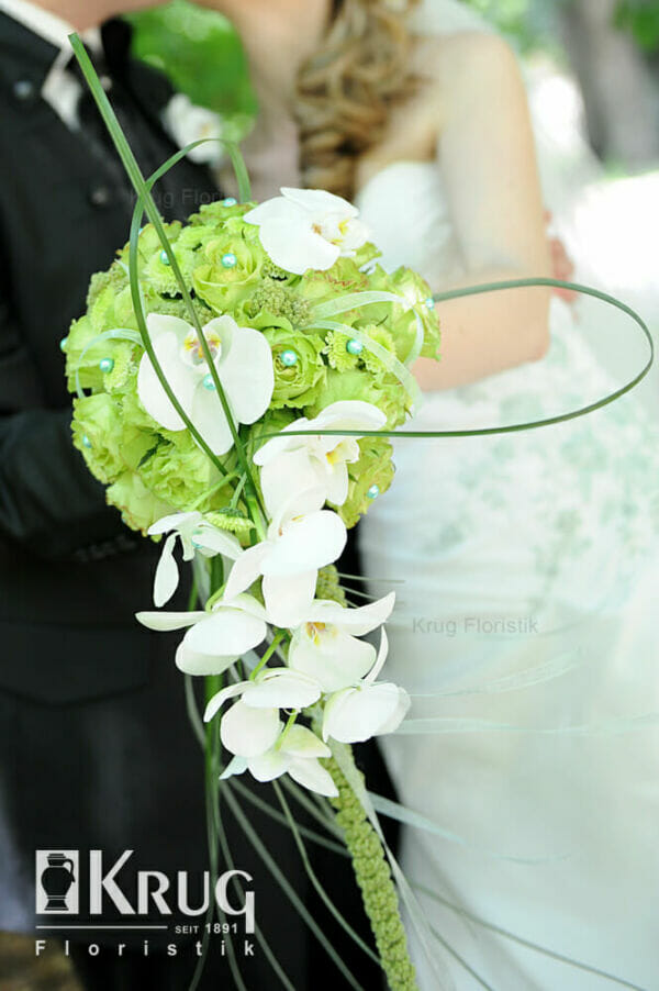 Brautstrauß mit grünen Rosen, weißer Orchidee