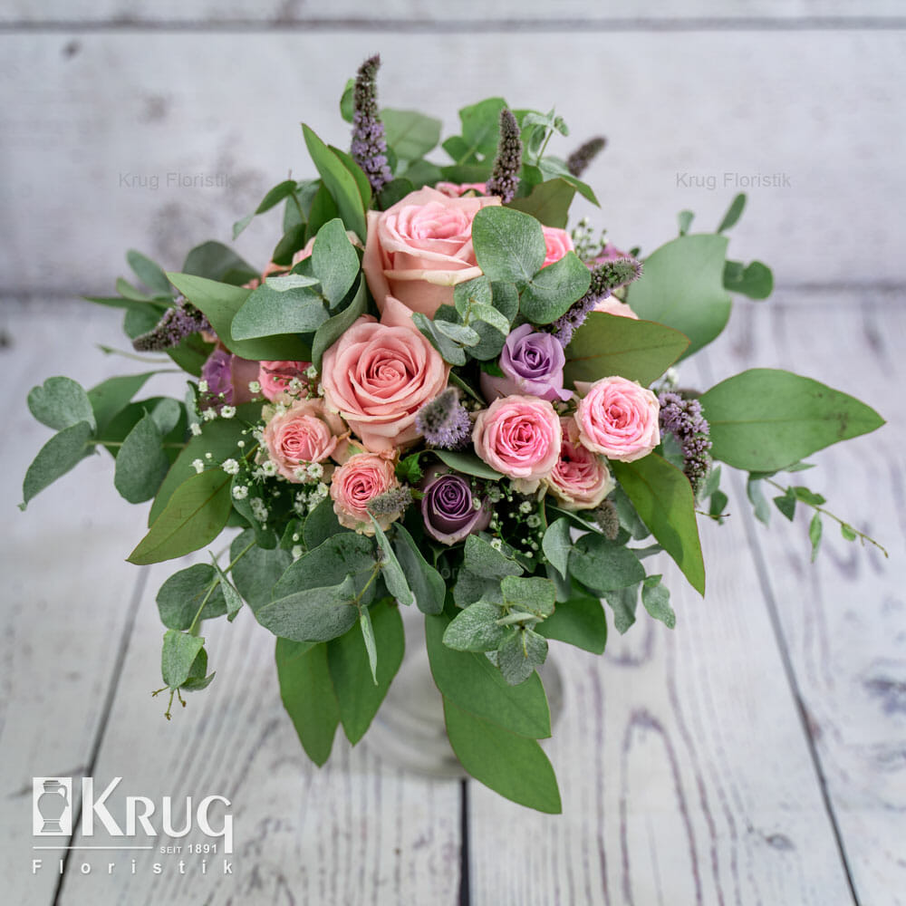 Brautstrauß mit Eukalyptus und rosa Rosen