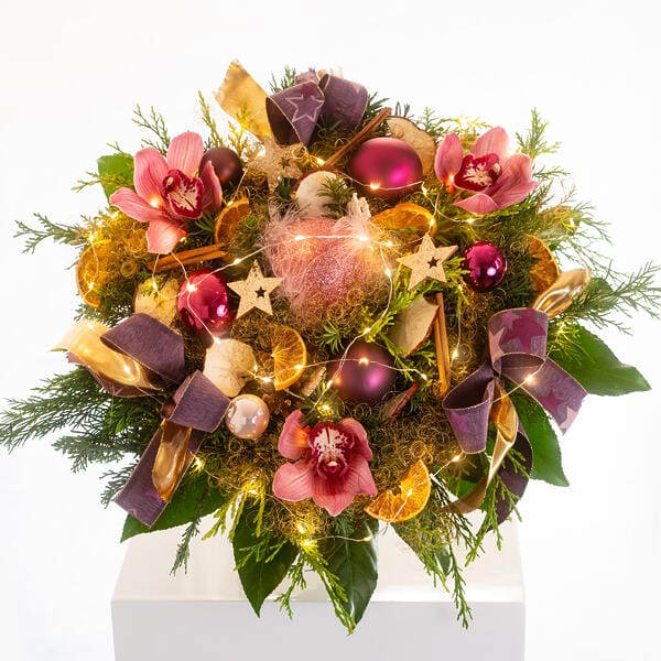 Advent-Lichterstrauss-XL-rosa-lila-gold riesiger Blumenstrauß mit Lichterkette, lila Kugeln und rosa Orchideen Blüten